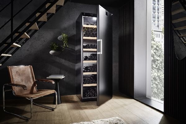 card-wein-freistehender-weinlagerschrank